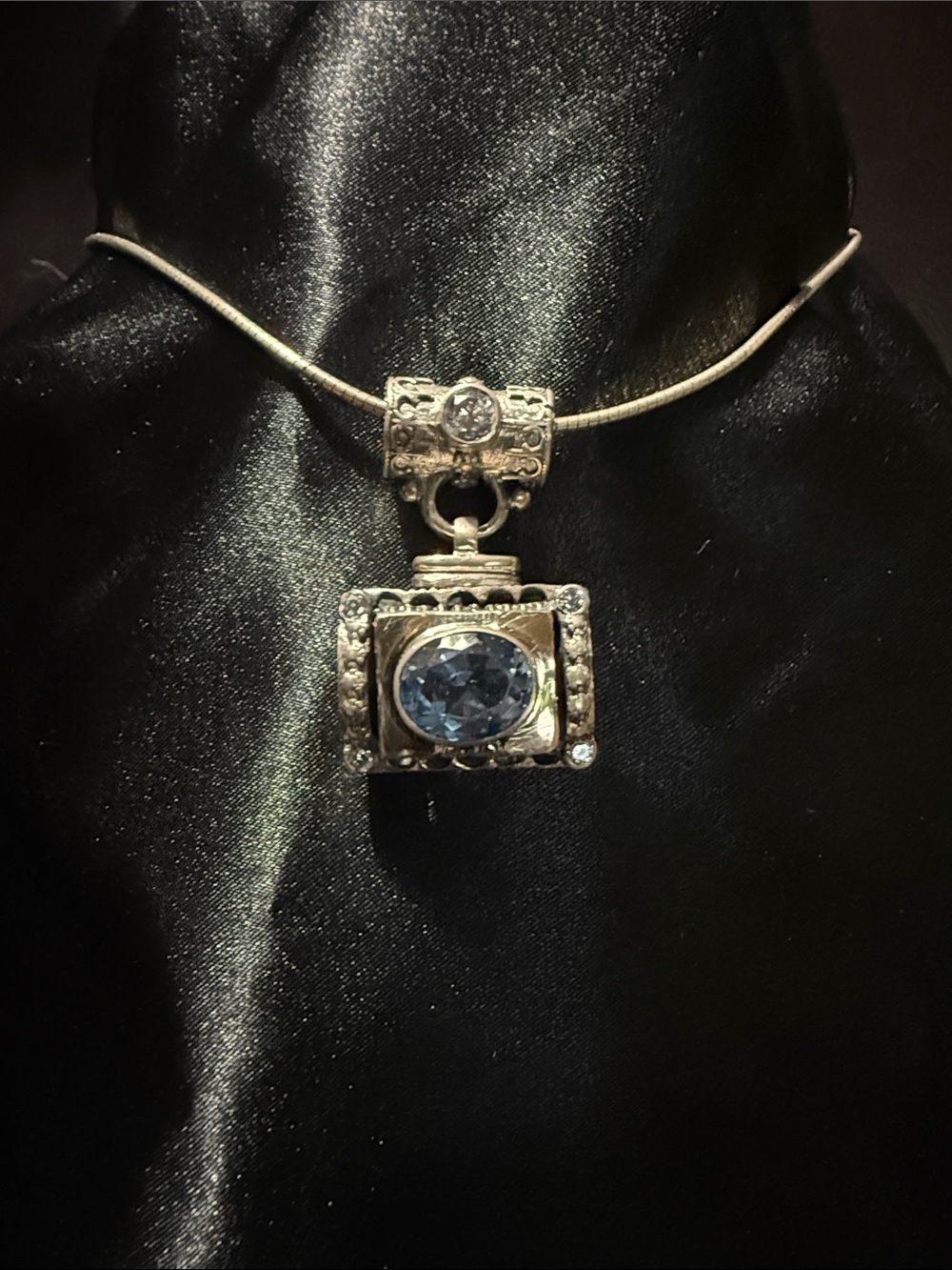 Vintage Artisan 925 Sterling Silver & Gold Blue Pendant.